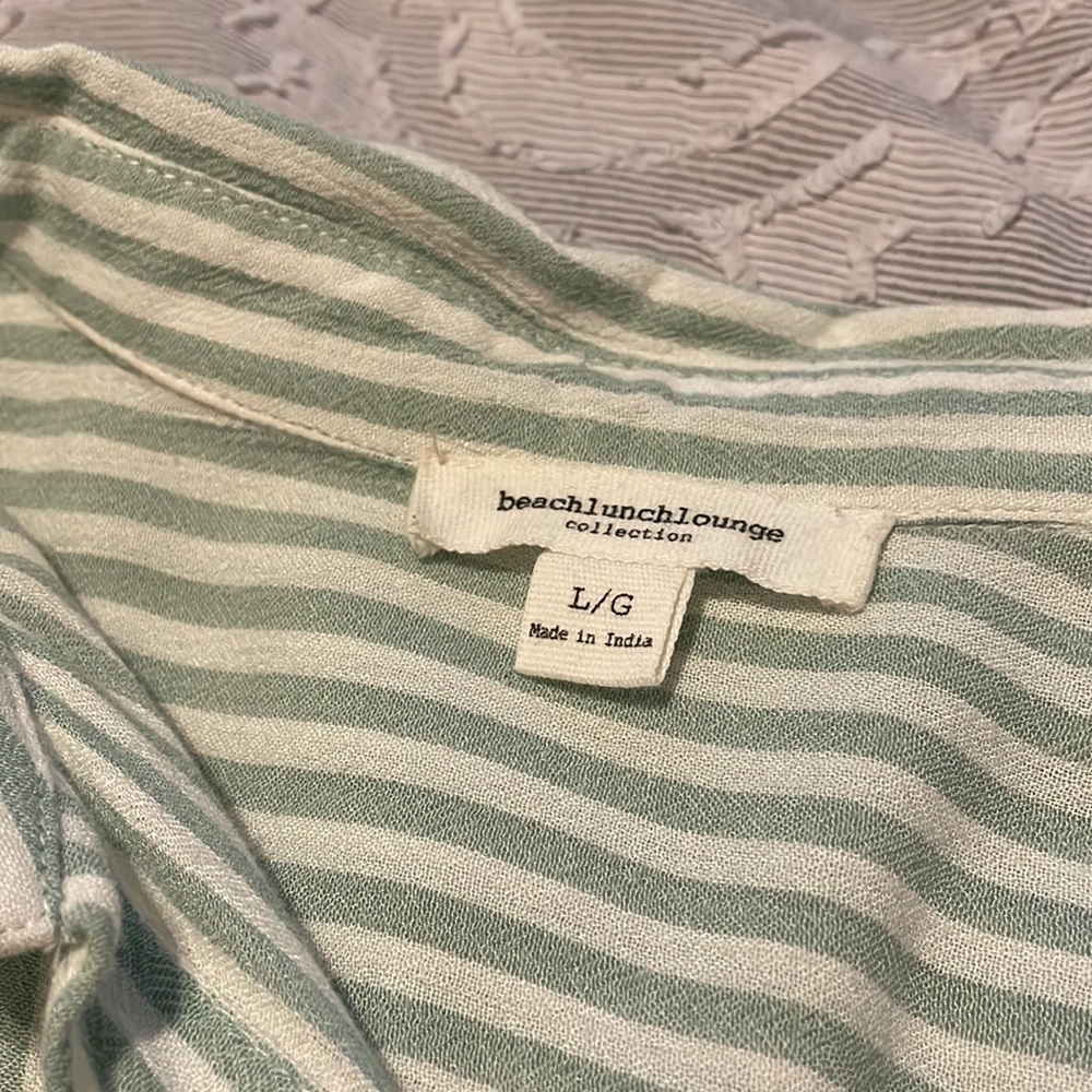 BeachLunchLounge button up - Picture 2 of 2
